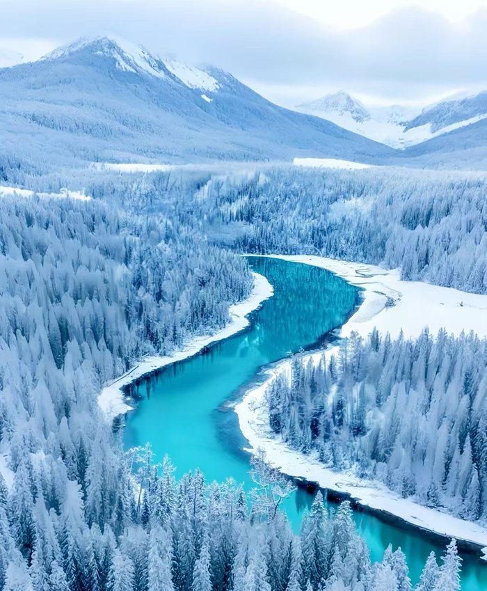 Kanas Moon Bay turquoise river in rime forest